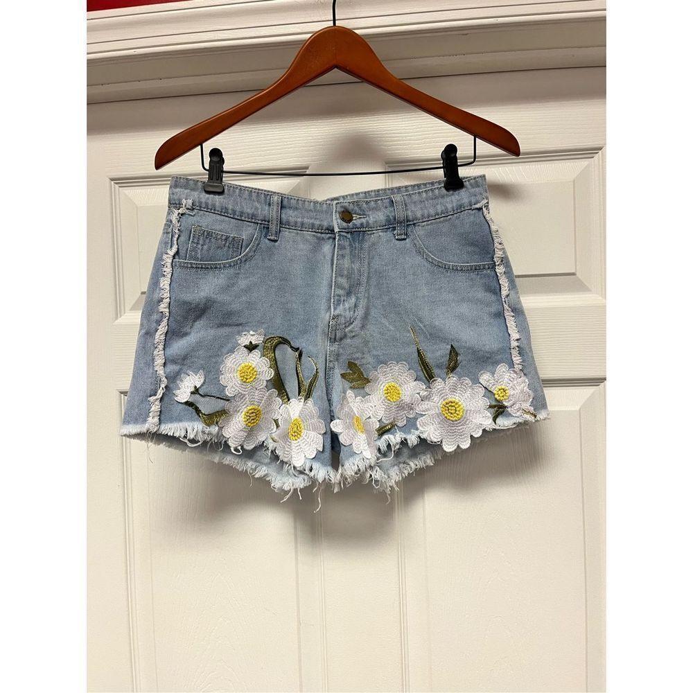 Falmer Heritage Denim Cut Off Daisy Embroidered Shorts sz 31” EUV